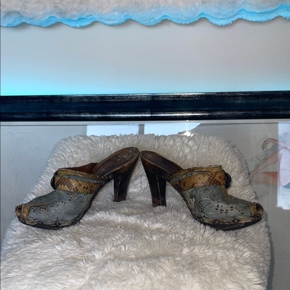Stylish Women's Heeled Clogs - Picture 1 of 8